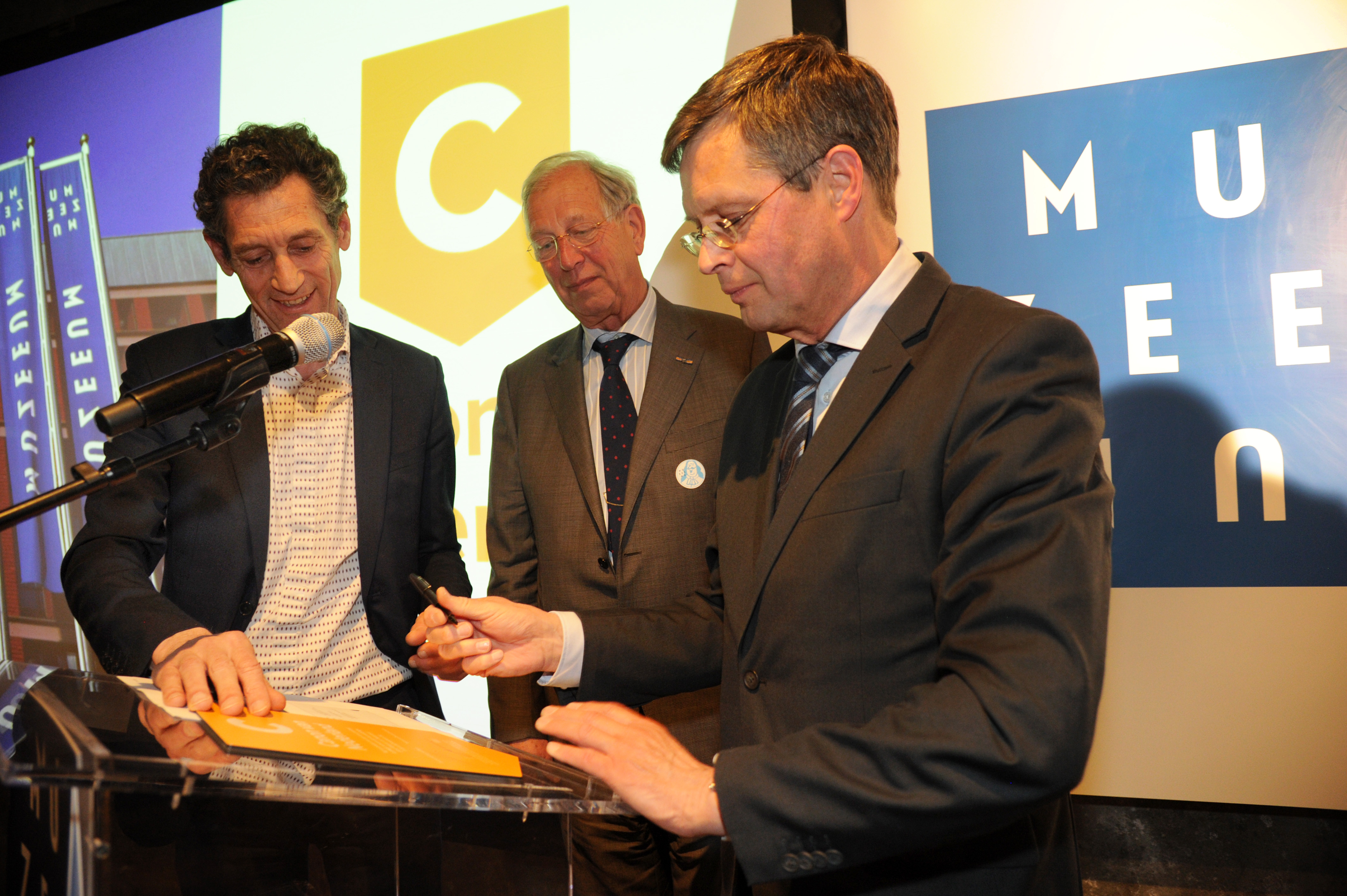 Ondertekening toetreding Canon-netwerk door de heer Balkenende