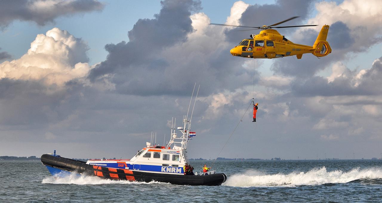 KNRM boot met helicopter